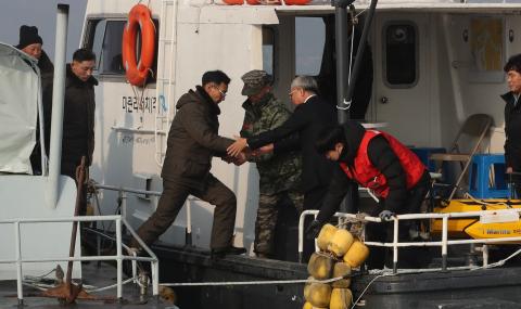 Откриха мъртви рибари от Северна Корея - 1
