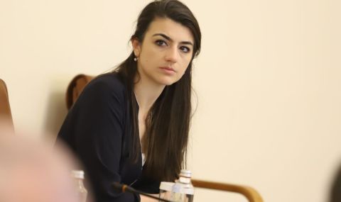 Лена Бориславова даде сценаристите на Слави на съд, закани се и на "жълтите медийни бухалки" - 1