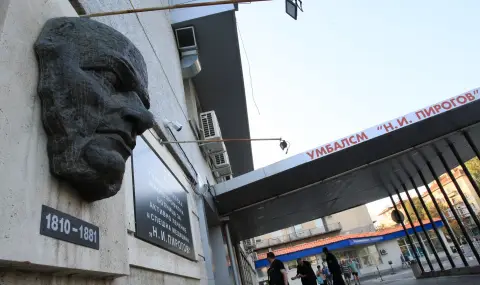 Лекарите в "Пирогов" се борят за живота на 200-килограмов пациент - 1