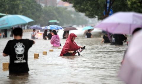 Наводнения в Китай: такъв дъжд вали веднъж на сто години - 1