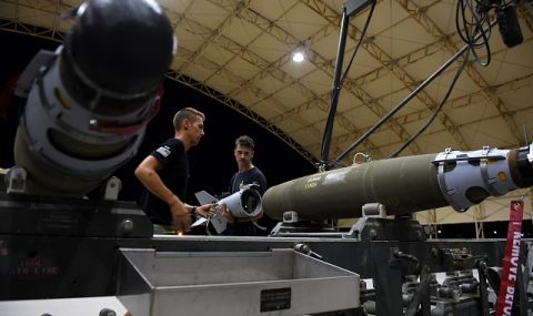 Под тежък обстрел! Израел удря Газа с умни авиационни бомби - 1