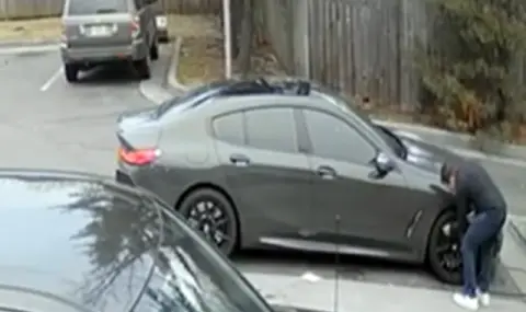 Крадец открадна скъпо BMW, докато собственикът помпа гумите му (ВИДЕО) - 1