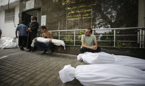 Палестинските здравни власти: Стрелба убива и ранява десетки в болница в Газа - 1