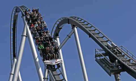 Пожар в увеселителен парк наложи евакуацията на близо 25 000 души - 1