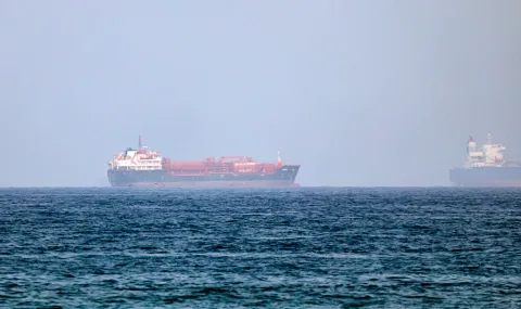 САЩ ескортираха рекорден брой търговски кораби през Ормузкия проток - 1