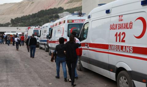 Турция: Двама убити в автобусна катастрофа с ученици - 1