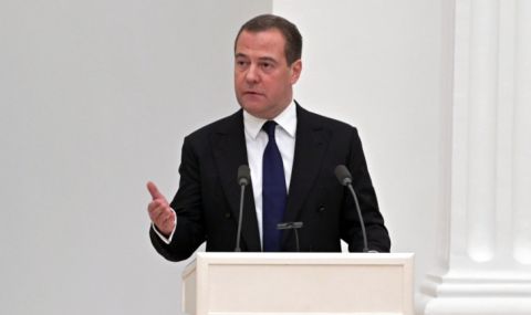 Медведев: Русия да увеличи производството на танкове - 1