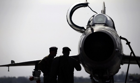 Опасно прелитане на руски самолети край американски разрушител - 1
