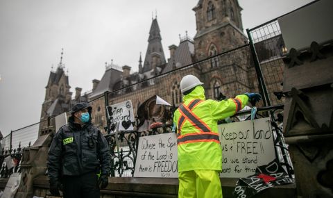 Канадската полиция арестува двама лидери на протестиращите - 1