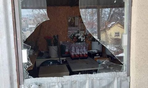 Нападнаха офиса на българския културен център в Битоля - 1