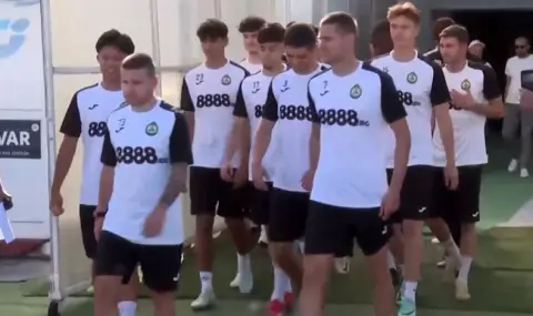 Славия представи отбора за новия сезон при победа над Марек - 1