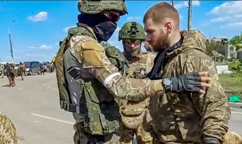 Стотици украински пленници са отведени в Русия - 1