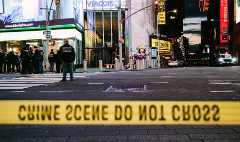 Две жени и дете са ранени при стрелба на "Таймс скуеър" в Ню Йорк - 1
