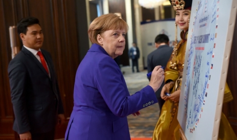 Меркел: Думите не могат да изразят тъгата ни - 1