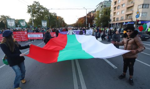 Протест срещу задължителните ваксини блокира "Орлов мост" в столицата  - 1