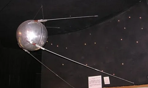 Спутник-1: първият изкуствен спътник е изстрелян през 1957 г. - 1