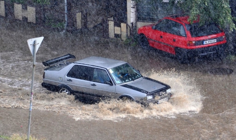 Обявиха бедствено положение в Сливен заради валежите - 1
