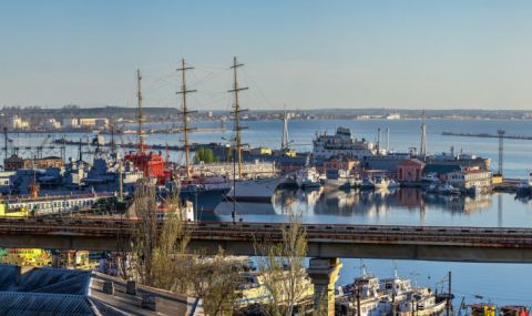 68 кораба с над 1 милион тона товари очакват да тръгнат от Украйна - 1