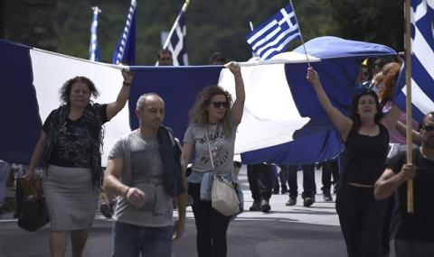 Бесни гърци блокират пътища заради Македония - 1