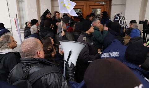 Цончо Ганев: Утре ще ги изнесем напред с краката - 1