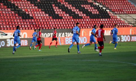 Експерт по футболно съдийство посочи грешките на Железов в мача Локо (Сф) - Левски - 1