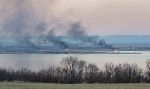 Над 300 дeкара горят край Бургас - 1