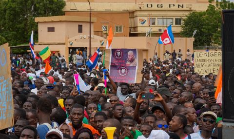Хиляди участваха в демонстрация в подкрепа на военните в Нигер - 1