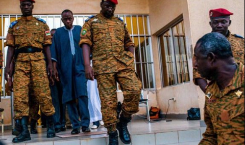 Хунтата в Буркина Фасо настоява да остане на власт - 1