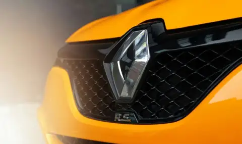 Руски депутати искат логото на Renault да се приравни към фашистките символи - 1