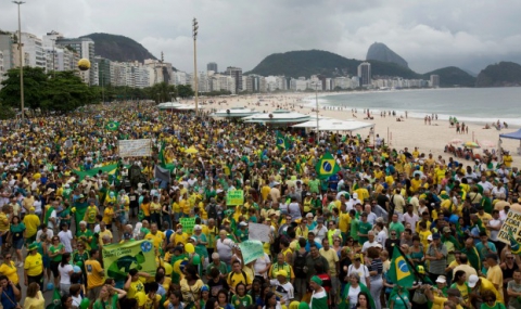 Три милиона бразилци поискаха оставката на Дилма Русеф - 1
