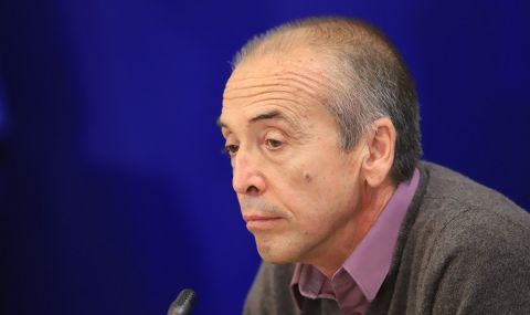 Доц. Мангъров: Прибързано е да се вкарват ваксини срещу COVID - 1