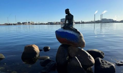 Вандали изрисуваха руското знаме върху статуята на "Малката русалка" в Копенхаген - 1