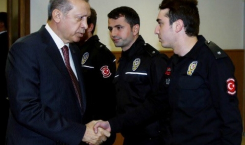 Ръкува ли се Ердоган с убиеца на руския посланик? - 1