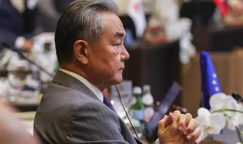 Китайският външен министър Ван И пристигна в Кабул - 1