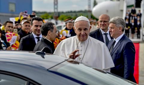 Папа Франциск пристигна в Скопие - 1