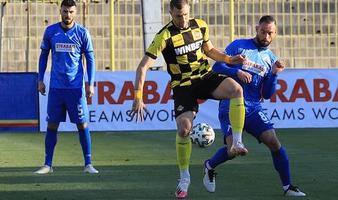 Фенербахче следи изявите на нападател на Ботев Пловдив - 1