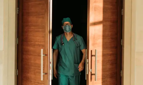 Готвят десетилетия затвор за извратен лекар - 1