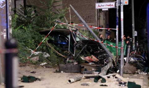 Убиха 4 пешеходци на тротоар в Берлин - 1