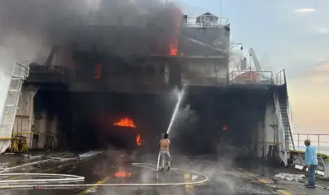 Трима ранени при удар с дронове срещу кораб в Черно море