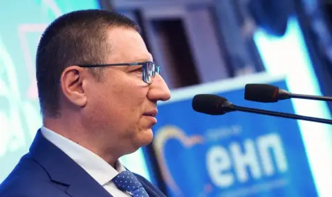 Студентите искат оставката на Сарафов