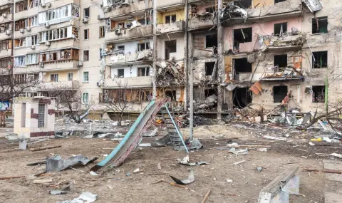 Един човек е загинал, а четирима са ранени при руски ракетен удар по Украйна - 1