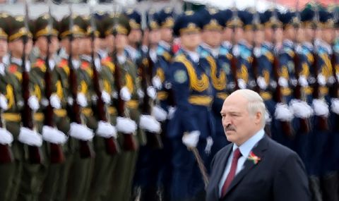 Александър Лукашенко заплаши: Ще отговоря с ядрени оръжия, ако някой нападне Беларус - 1