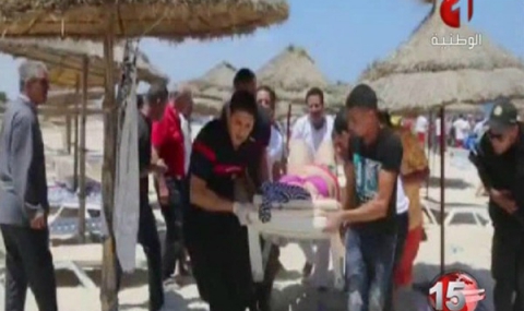 Смъртоносен атентат на плаж в Тунис - 1