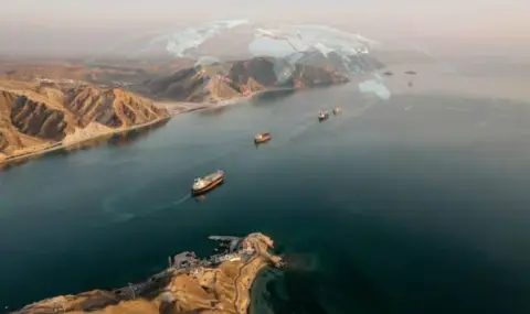 Axios: Negotiating to open the Strait of Hormuz - 1