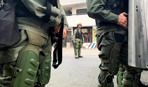 Трима венецуелски военни дезертираха - 1