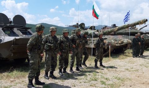 Военна техника пое от полигон "Ново село" към Гърция - 1