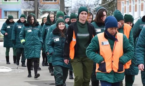 Русия масово набира за фронта жени от затворите - 1