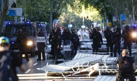 Расте броят на загиналите при срутването на сграда в центъра на Мадрид  - 1