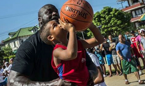 Шакил О'Нийл разкри баскетболни тайни на кубински деца (видео) - 1