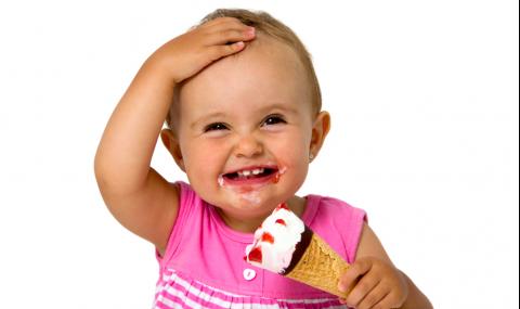 Бебе разсмя мрежата с реакцията си към първия си сладолед (ВИДЕО) - 1